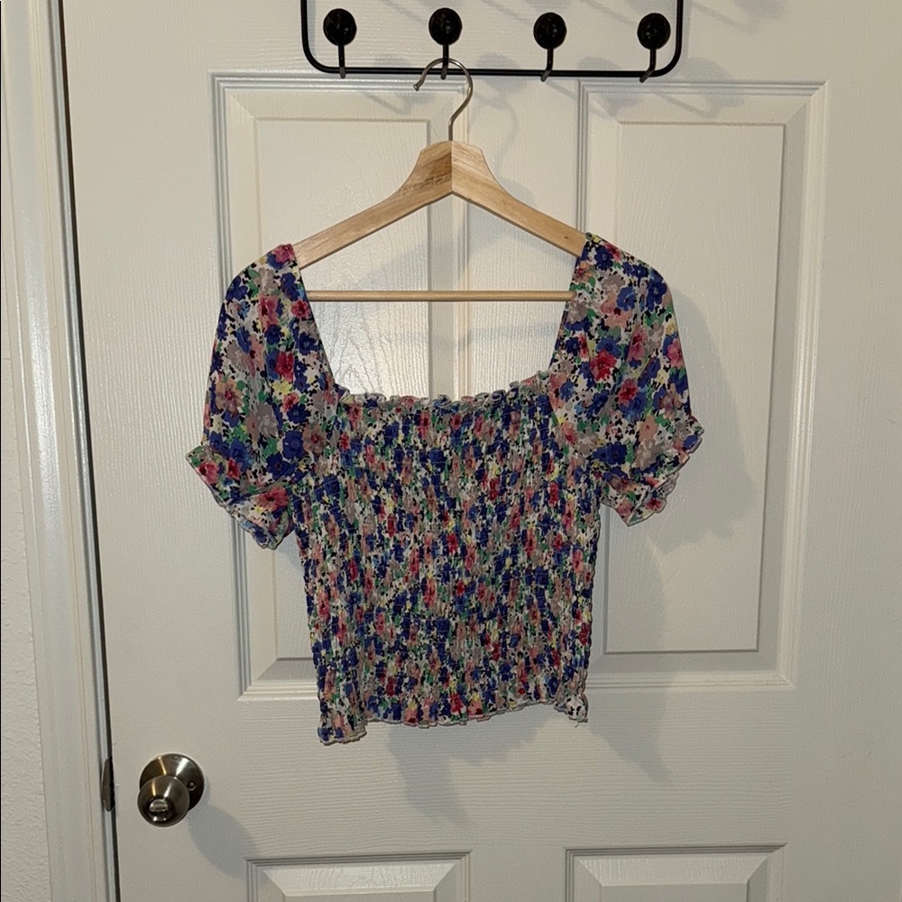 francesca’s floral mi ami cropped blouse size medium
